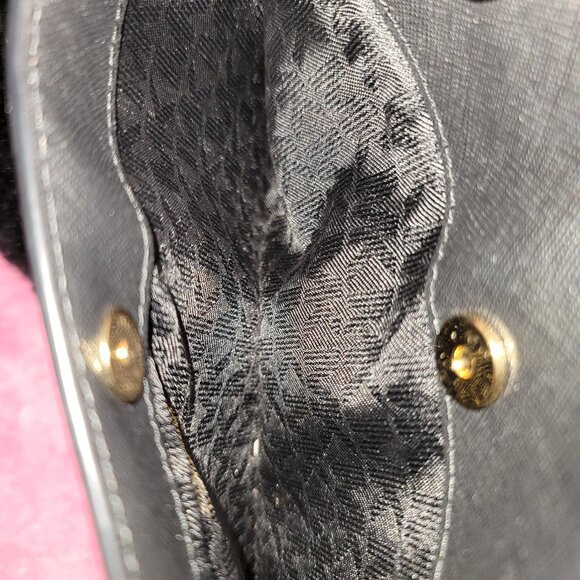 Michael Kors Leslie Medium Messenger Bag - Picture 4 of 4